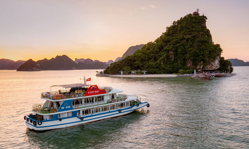 Cozy Bay Premium Cruise in Halong Bay