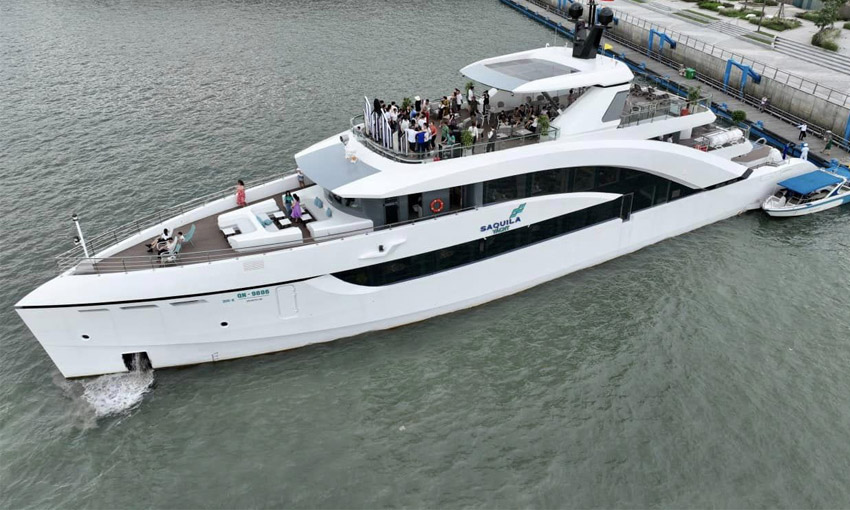 Saquila Yacht in Halong Bay