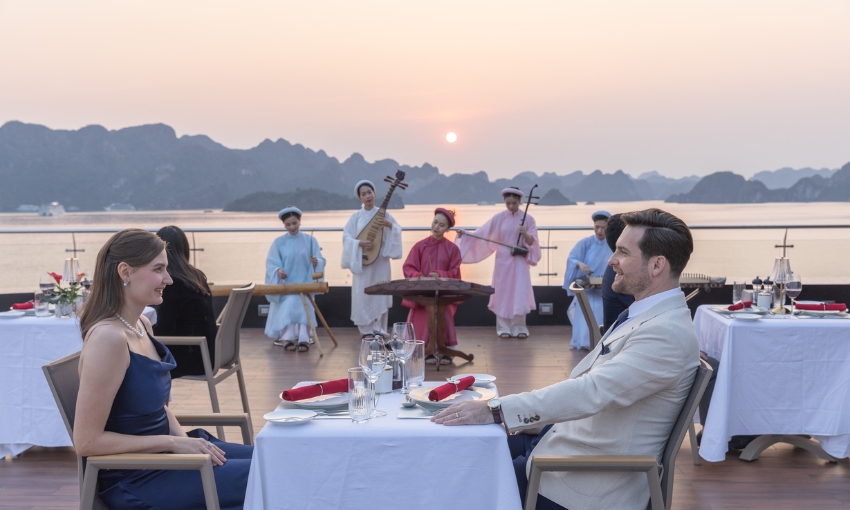 meals on Halong Bay Cruise