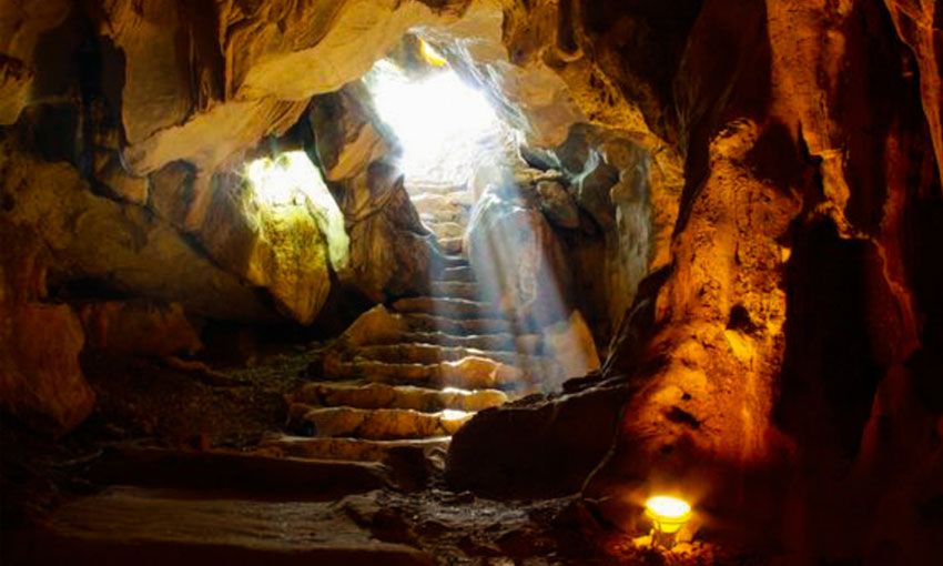 Thien Canh Son Cave in Bai Tu Long Bay
