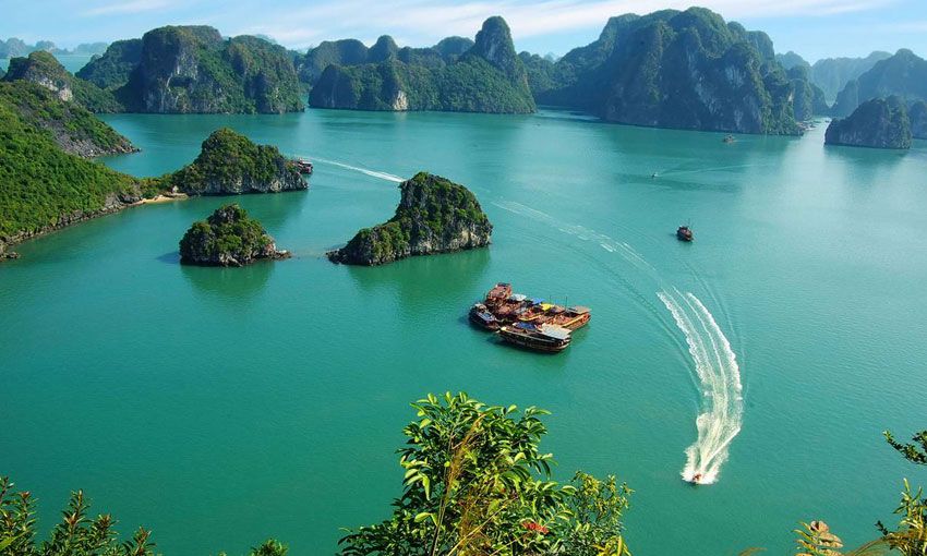Bai Tu Long Bay Overview