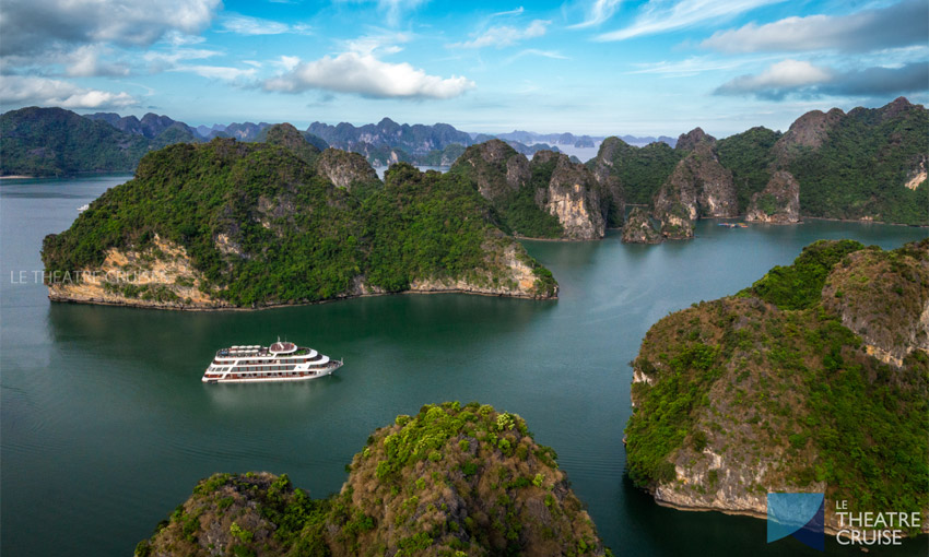 Le Theatre Cruise in Lan Ha Bay