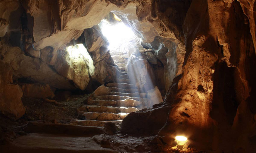 Thien Canh Son Cave in Bai Tu Long Bay