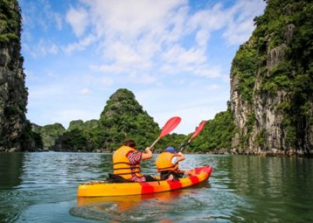 Lan Ha Bay – Halong Bay – Hanoi