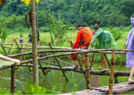 Lan Ha Bay - Viet Hai Village - Ba Trai Dao
