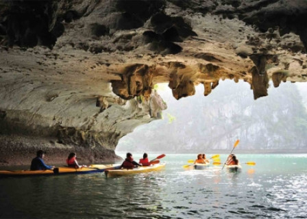 Hanoi - Lan Ha Bay - Dark & Bright Cave