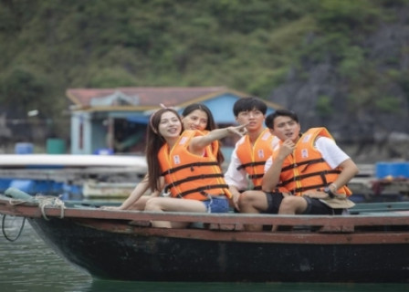Ha Long Harbor  -  Thien Cung Cave  -  Trong Mai Islet  -  Ha Long Harbor