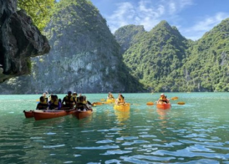 Dark & Bright Cave - Halong Bay - Hanoi