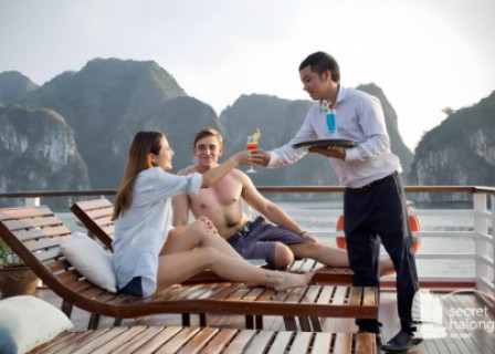 Tuan Chau Harbor – Halong Bay – Me Cung Cave