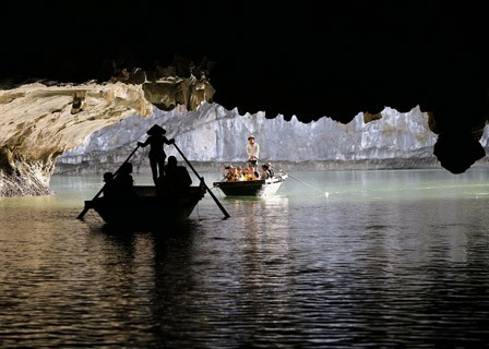 Lan Ha Bay – Dark & Bright Cave – Halong Bay (B)